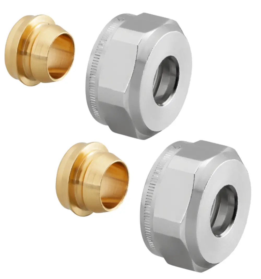 Klemmringverschraubungen von Oventrop, zwei Metallverbindungen in silber und gold, gefertigt für Kupferrohre, mit klarer gewindeloser Öffnung.